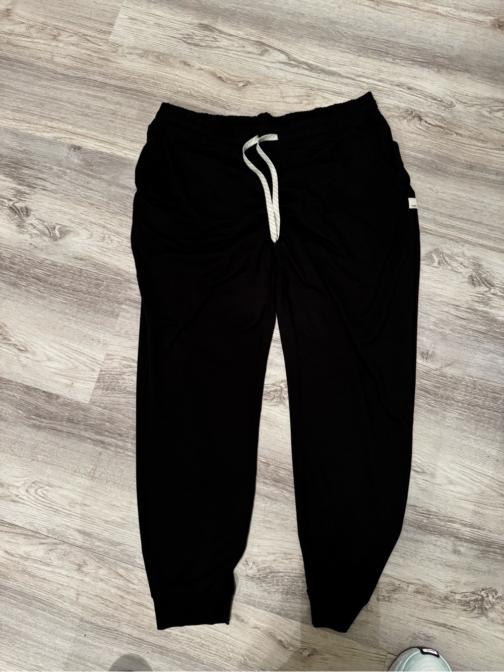 Vuori Black 1/4 zip crop hoodie with matching joggers size L - Picture 5 of 10